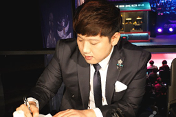 Sculptor's Pillar з автографом 정인호 Gominho