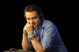 Trove Carafe 2015 с автографом Рустама «Adekvat» Мавлютова