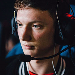 Trove Carafe 2017 с автографом Романа «Resolut1on» Фоминка