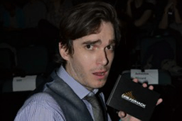 Pilar del Escultor autografiado por James Harding